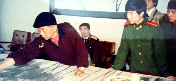 火箭兵战士画家杨金书邂逅大师黄永玉，让他找到了创新的榜样