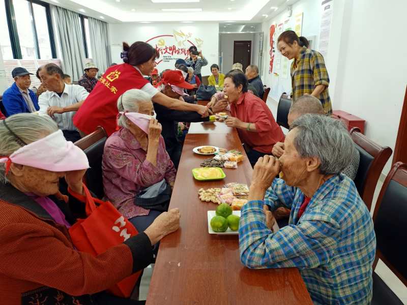 南新庄社区开展庆国庆·迎中秋茶话会活动